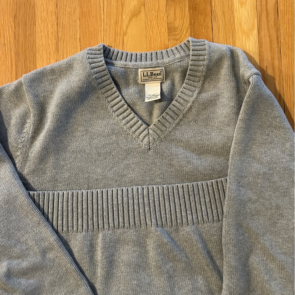 L.L. Bean Light Gray, thick V-Neck Men's Sweater - Picture 3 of 4